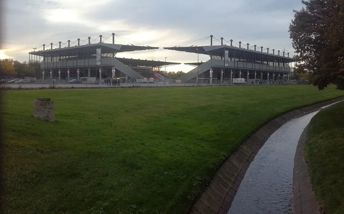 Winterdienst in Essen-Bergeborbeck: Umgebung des Stadions an der Hafenstraße