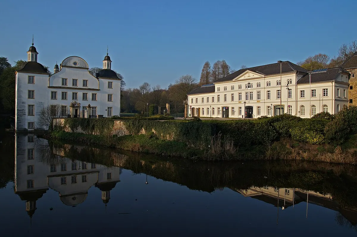 Winterdienst Essen-Borbeck-Mitte: Geschäftsstraße im Zentrum von Borbeck im Winter
