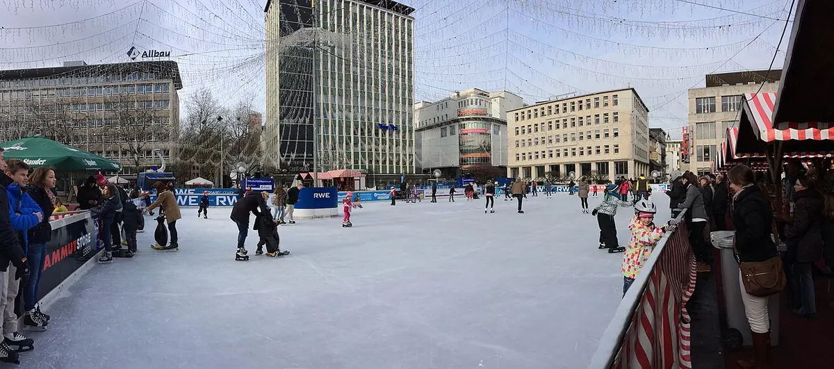 Winterdienst Essen-Stadtkern: geräumter Gehweg in der Innenstadt
