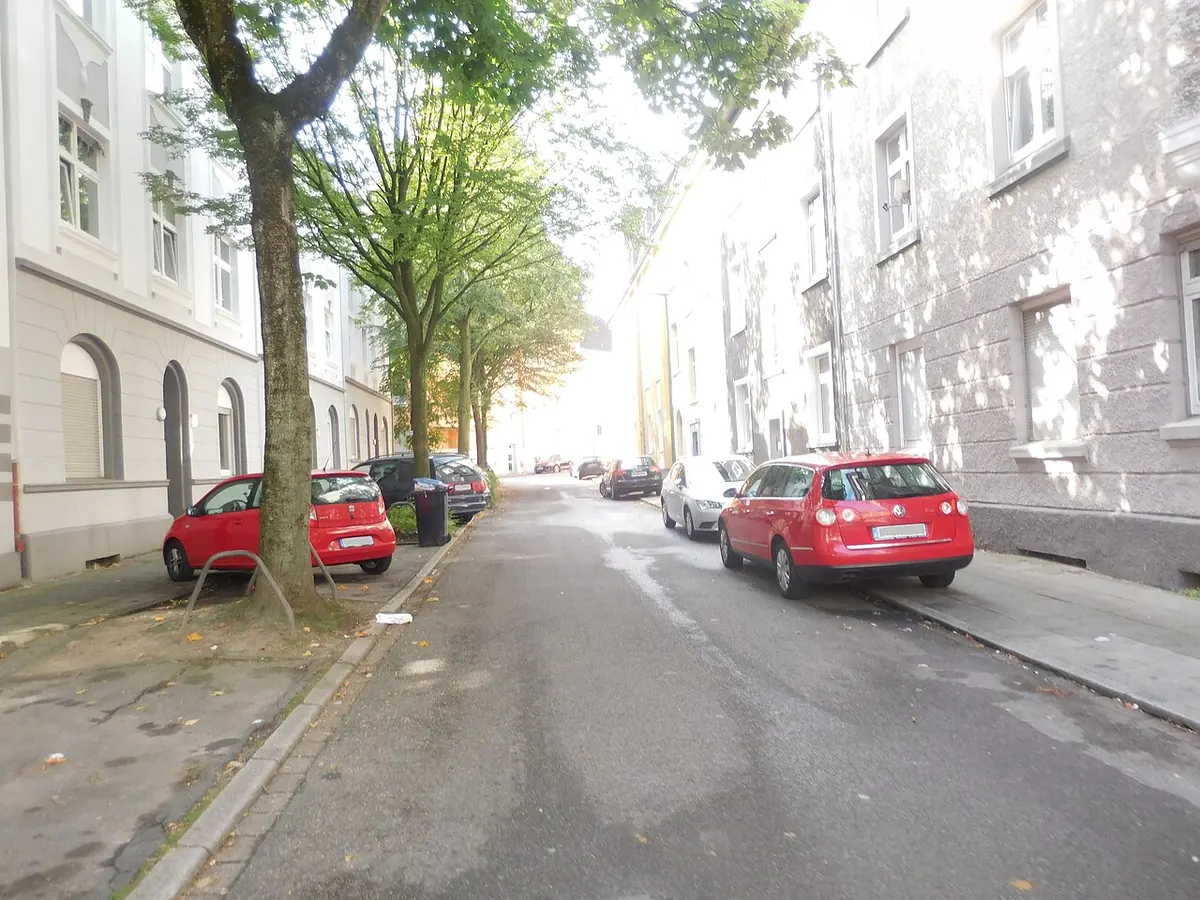 Straße im Essener Südostviertel mit Altbauten